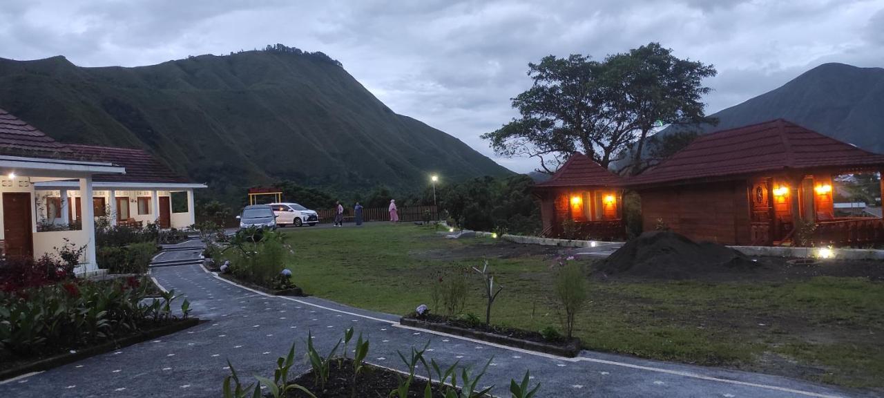 Rinjani Hill Hotel Сембалун Лауанг Екстериор снимка