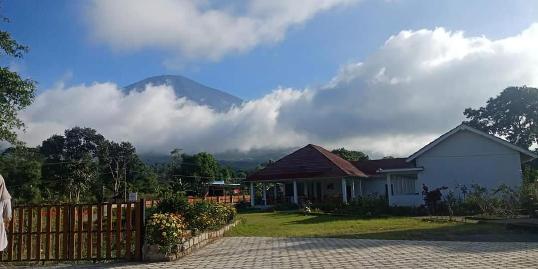 Rinjani Hill Hotel Сембалун Лауанг Екстериор снимка